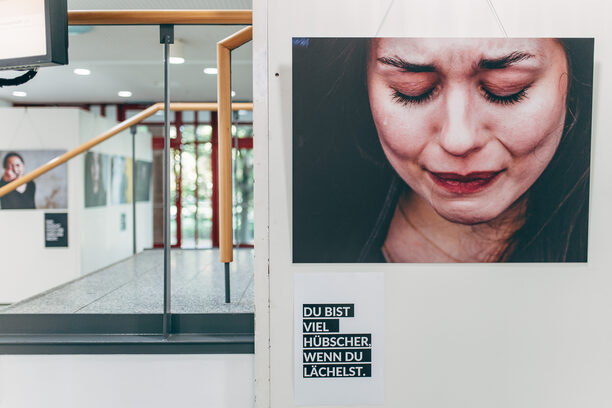 Fotoausstellung "Wut ist weiblich" im Kreistagsgebäude in Bergheim